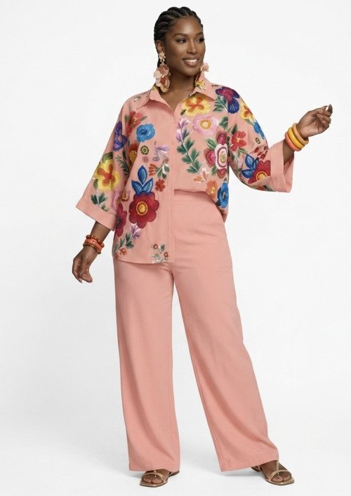 Ensemble en lin brodé à motifs floraux
