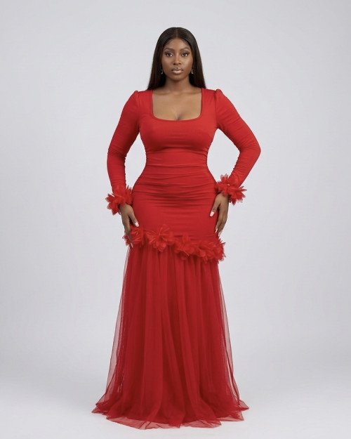 Robe Sirène rouge à Détails Floraux et Tulle