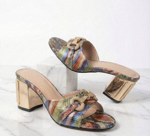 Sandales à talon multicolore