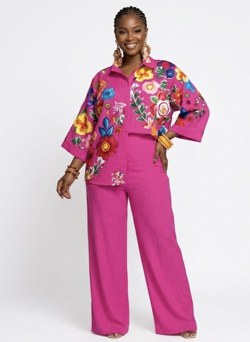 Ensemble en lin brodé à motifs floraux