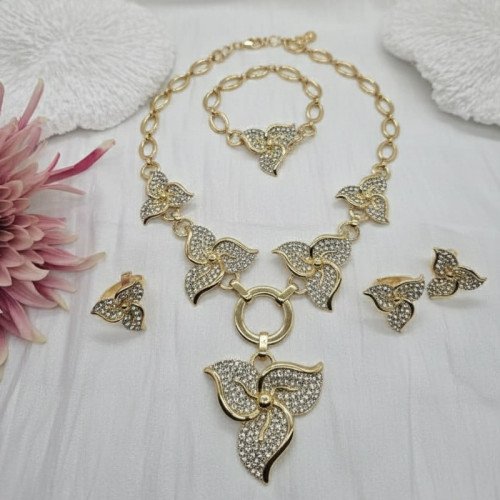 Ensemble collier fleuri or plaqué