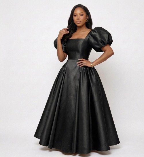 Robe Longue Satinée noir  avec Col Carré