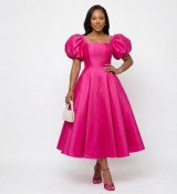 Robe Longue Satinée rose fushia  avec Col Carré